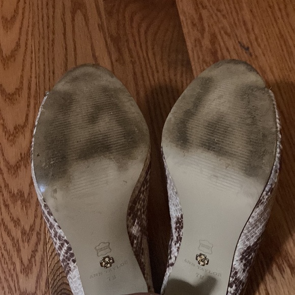 ANN TAYLOR LEATHER faux python high heel mules - beautiful detail - Picture 7 of 8